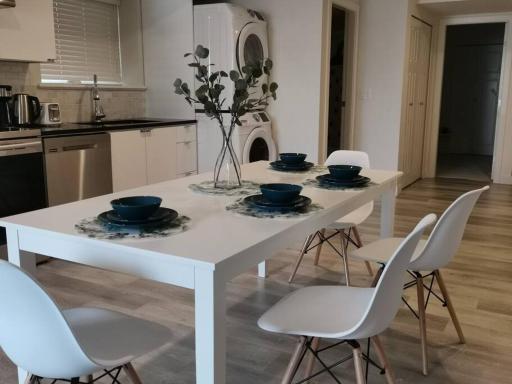 Morden and cozy 2 BR suite with private entrance - Housity