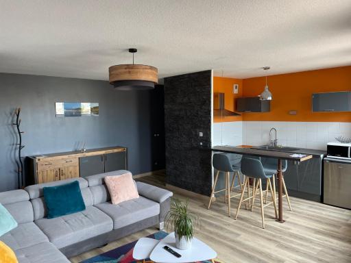 Appartement dernier étage, balcon, parking gratuit ! - Housity