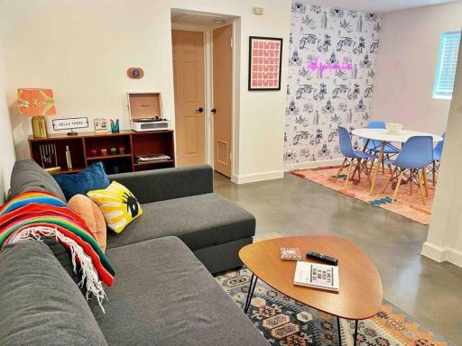 Instagrammable Condo Walkable to All in Austin! - Housity
