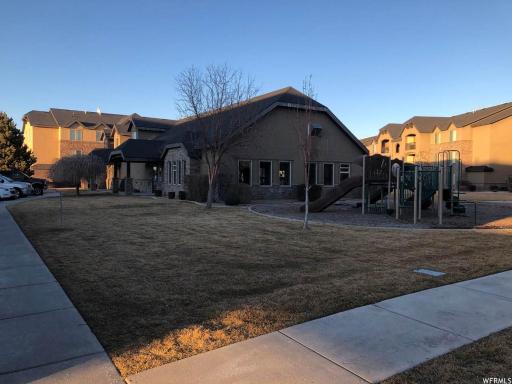 The Tuscan Lodge - Housity