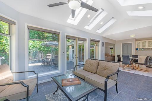 Large vacation home! 3 level 8 beds - Housity