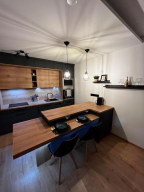 Spaní na paletách kousek od centra Hradce Králové - Housity