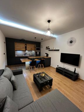 Spaní na paletách kousek od centra Hradce Králové - Housity