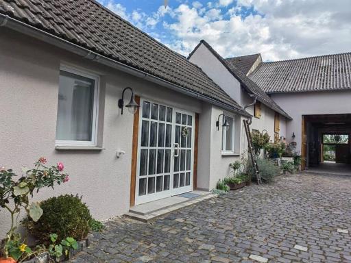 Sehr schöne seperate Wohnung 2-Zimmer Küche/Bad - Housity