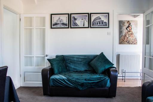 Nice 3BD House With Garden Bakersfield Nottingham - Housity