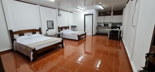 Sleep&Go! Cabina Cuadruple en Siquirres Centro - and rafting tour! - Housity
