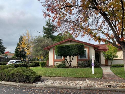 5bd2.5ba Near Apple in Cupertino - Housity