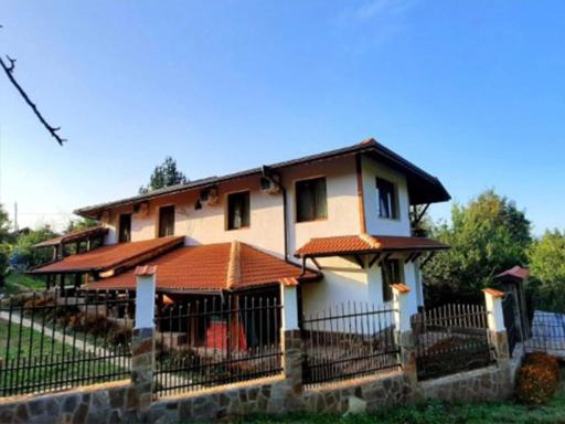 Райчевата къща - Кюстендил - Housity