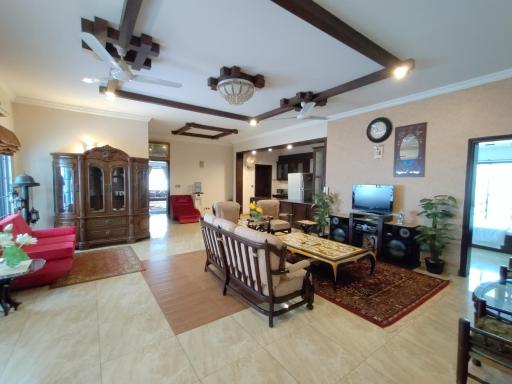Fully furnished 3 bed portion with private entrance & security - Housity