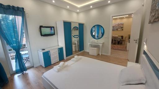 Апартамент Pink & Blue - 2BDR with Balcony - Wi-Fi - Housity