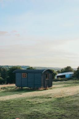 Stunning Shepherd's Hut Retreat North Devon - Housity