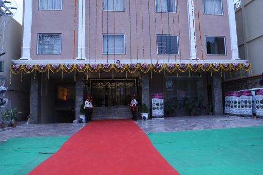 THE ROYAL CLASS HOTEL - Housity