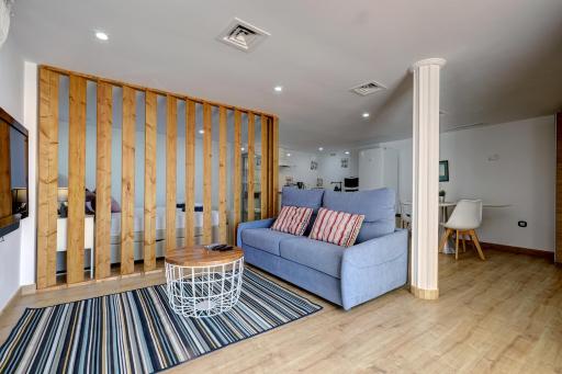 Modern independent studio apt in luxury villa - Housity