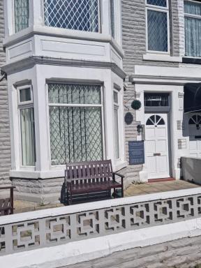 Palatine Court Holiday Flats - Blackpool Resort Collection - Housity