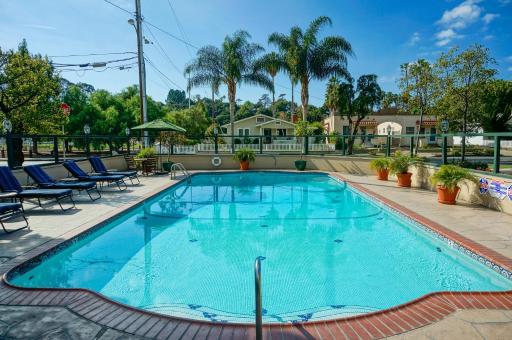 Lavender Inn by the Sea - Housity