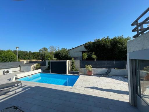 Charmant logement avec piscine et jacuzzi - Housity
