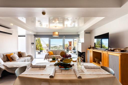 City View Apartment With Amazing Veranda - Housity
