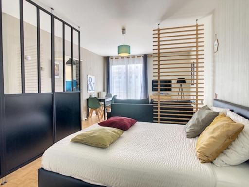 Les Cocons de Stéphanie vue sur Lac d'Allier - Housity