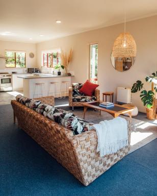 Kakariki by the sea - Housity