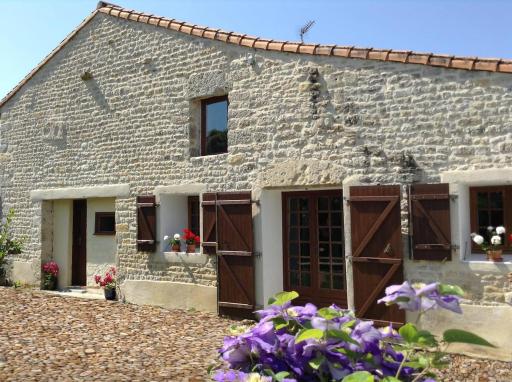 Boutonne Rouge Gite - Housity