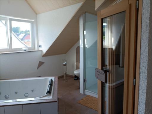 Schöne Wohnung mit Whirlpool und Sauna - Housity