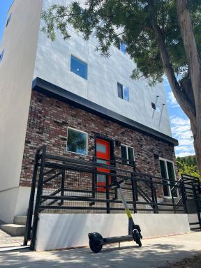 Ktown Hotel - Housity