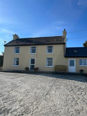 Traditional Farmhouse - Housity