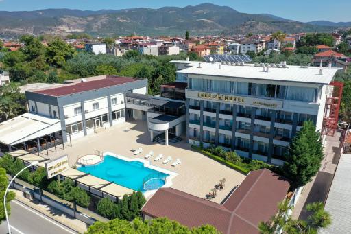 Lake Life Hotel - Housity