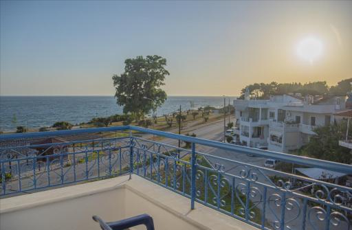 DiplaStoKastro - Housity