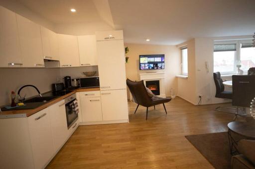 Sunny & large Penthouse with View above Vienna DG6 - Housity