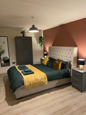 Home From Home Cosy 2 Bed Apartment - Housity