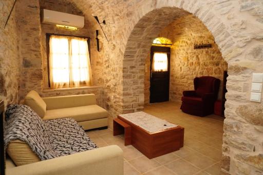 Traditional medieval Holiday House In Kalamoti - Housity