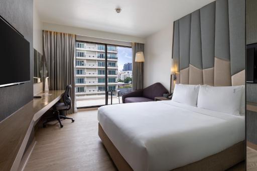 Holiday Inn Express Bangkok Sukhumvit 11, an IHG Hotel - Housity