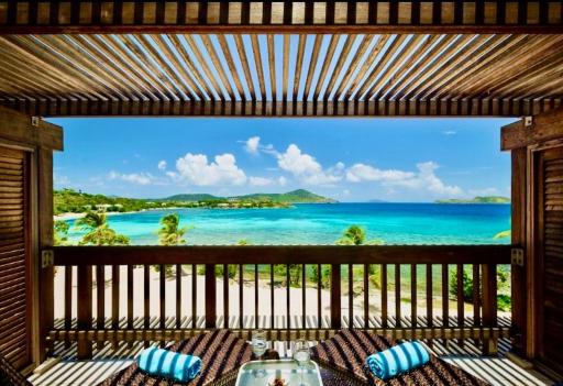 Sapphire Beachfront Renovated Villa 1200 SF! - Free Wi-Fi - Housity