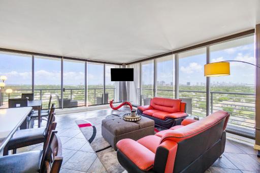 Hollywood Downtown Condo In The Sky 2 - Housity