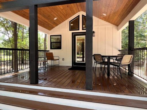 Bright Bohemian Bungalow, Lake Cypress Cabin - Housity