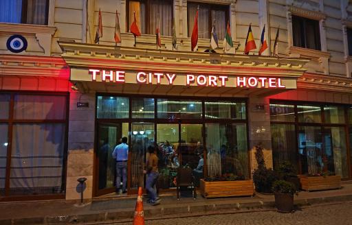 The City Port Hotel - Housity