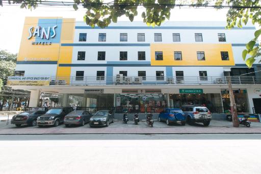 Sans Hotel at Algers Suites Marikina by RedDoorz - Housity
