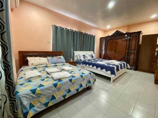 B1 - Spacious 3BR House with Netflix, Fiber Wifi, Parking, Balcony - Housity