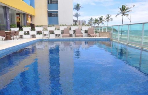 Flat encantador beira mar na Barra . Em frente a praia! No Circuito do Carnaval de Salvador! - Housity