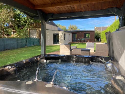 Cabane de pêcheurs avec spa au pied de l'étang - Housity