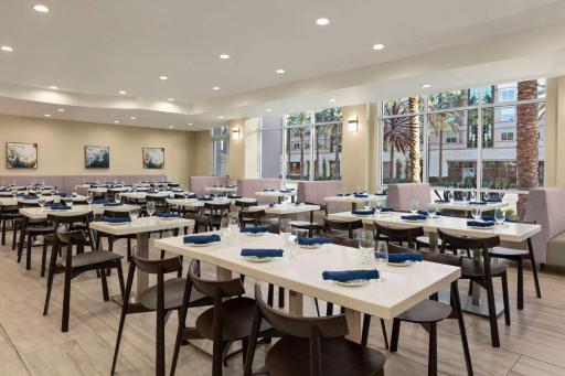 Wyndham Anaheim - Housity
