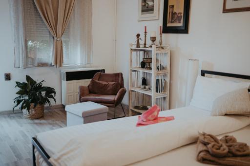 Studio Eroilor - Housity