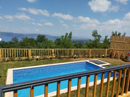 Bungalow with Private Pool and Backyard in Sapanca - Housity
