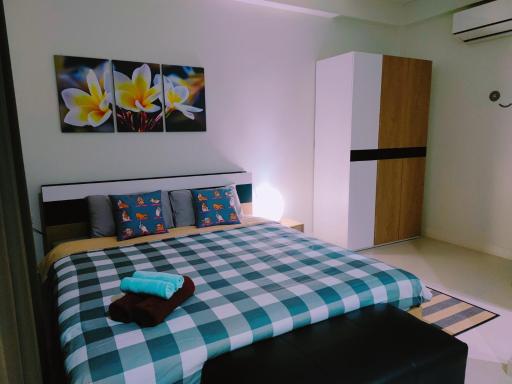 CHECK IN Eatery - Housity