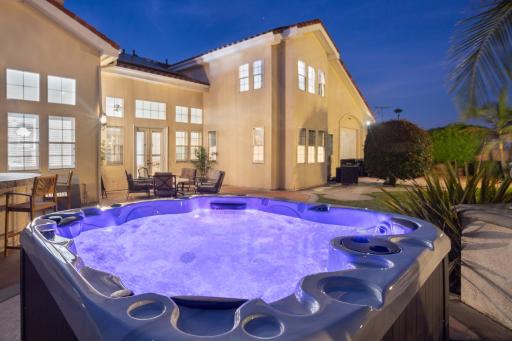 Epic Resort Style  With 6-BDR & Hot Tub - Housity