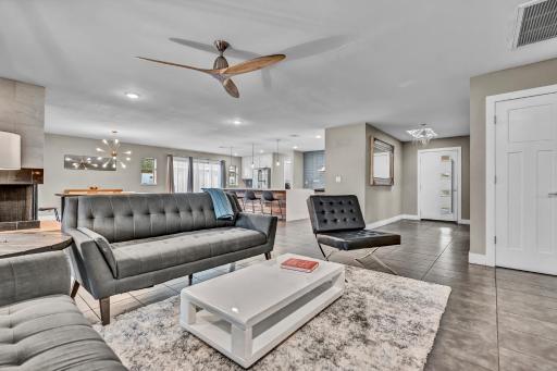 Quiet Contemporary Executive 4BD, 3BA Estate with Pool - Housity