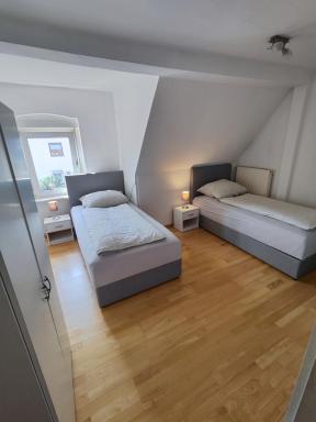 Luxus House Wolfsburg - Zentral- 4 Zimmer Apartment - Fallersleben Hbf 2 min zu Fuß - Housity
