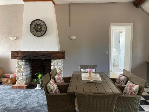 Lac De Lumiere. Relax with rural lakeside living - Housity