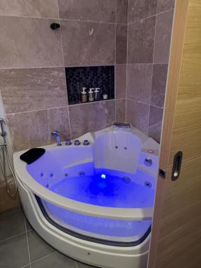 Chez Manena : appartement avec Jacuzzi - Housity